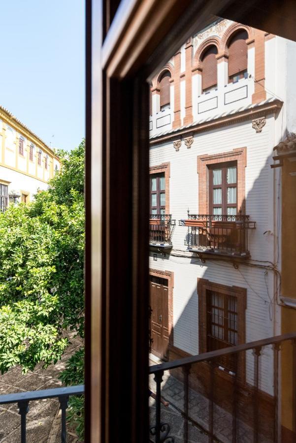 Dona Elvira Suites Cathedral Севиля Екстериор снимка